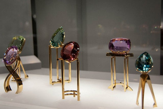 Decoding the Gemstones: Properties, Healing Powers, Facts